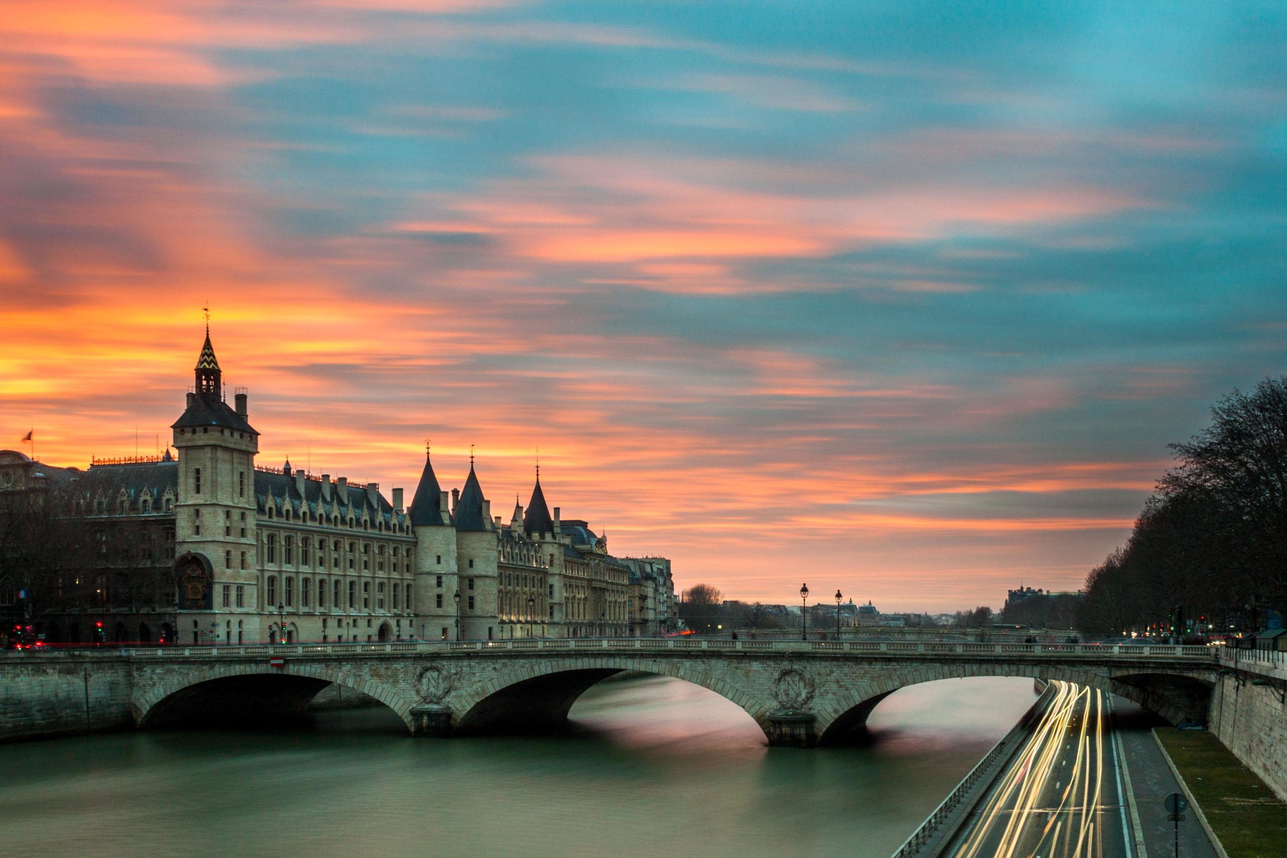 Experience Paris with API!