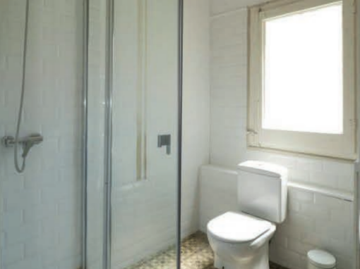 Shared Bathroom Apartment housing in Barcelona