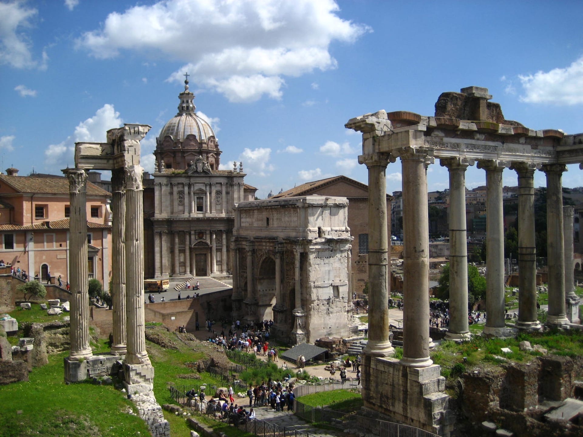 ITALY_-_ROME_-_Roman_Forum_q60ehf