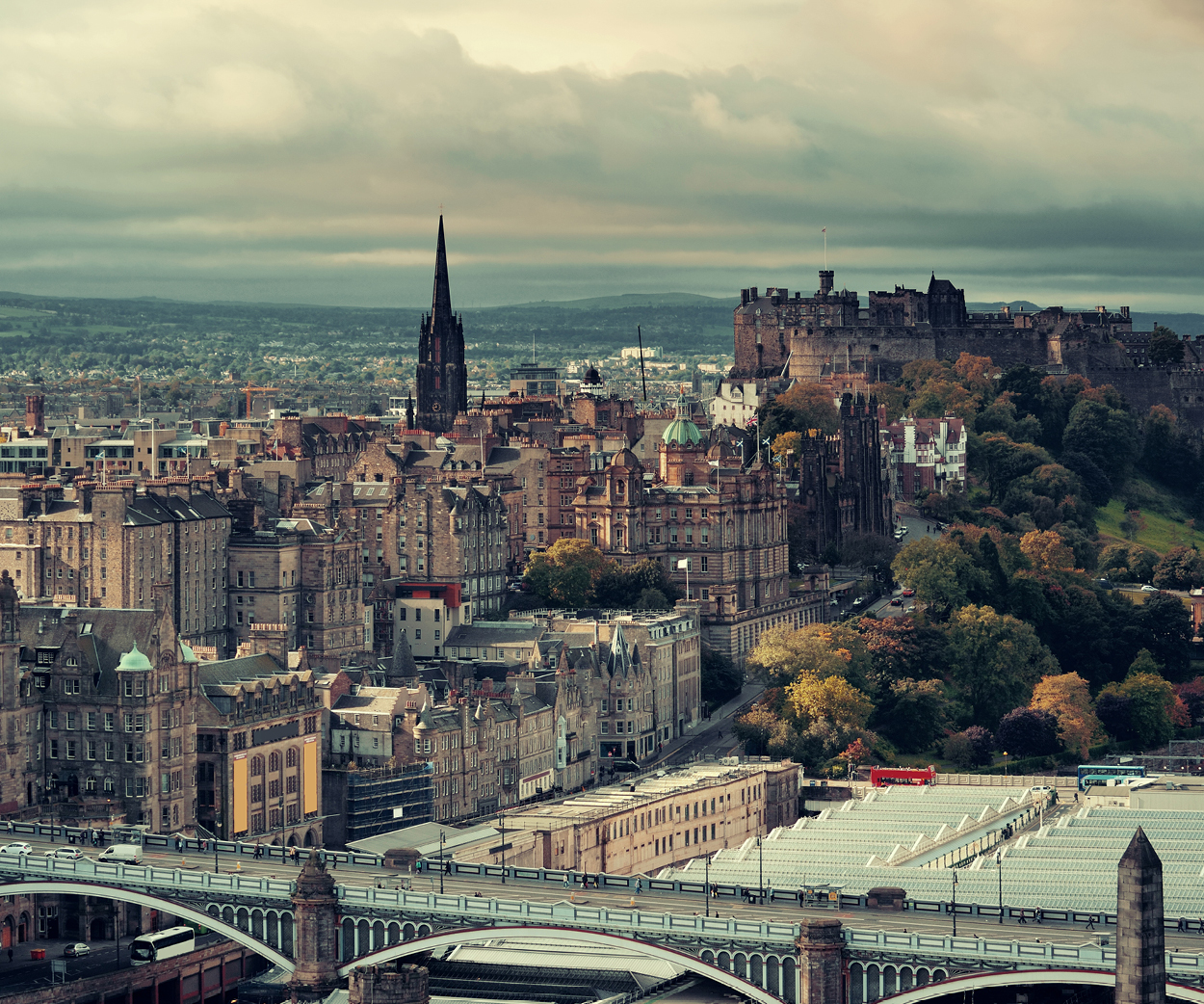 Bucket_Image_Edinburgh_Scotland_600x500px2 A student standing on a bridge in Costa Rica.